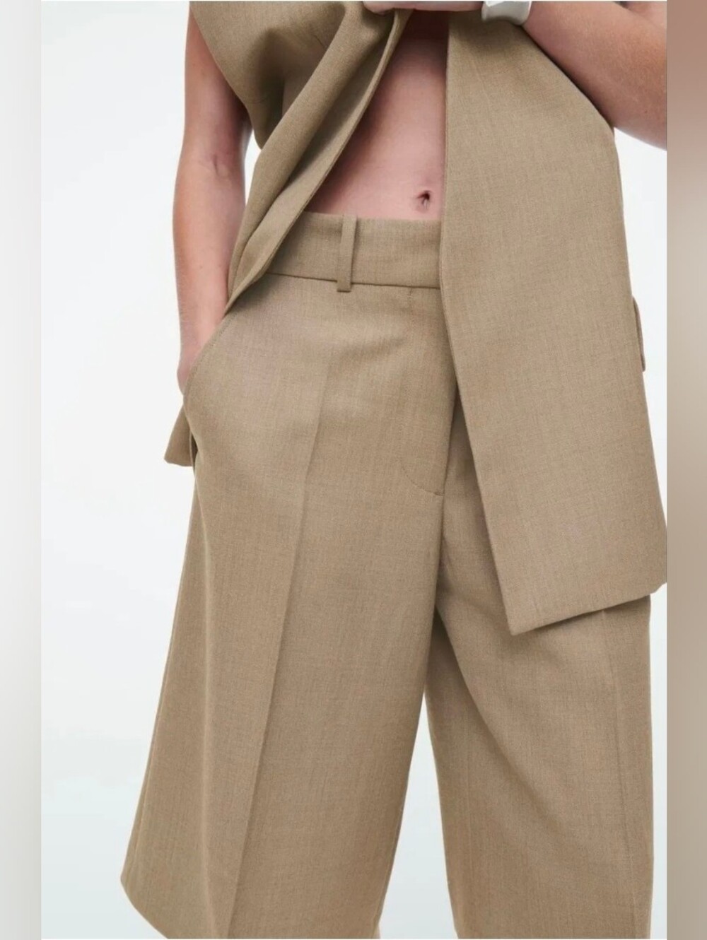 COS LONGLINE WOOL BLEND TWILL SHORTS US4
